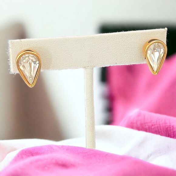 NEW Authentic Swan Signed SWAROVSKI Earrings Crystal Stud 5D - Picture 5 of 5